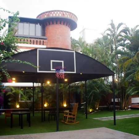 Hotel Brick Castle Chennai Exterior foto