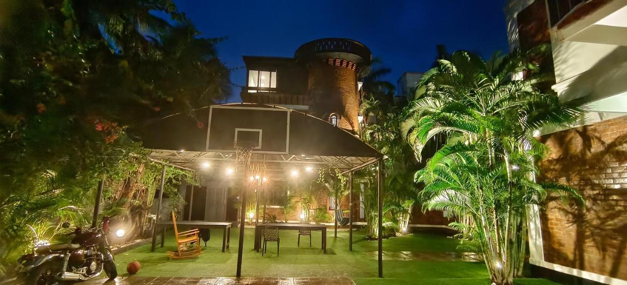 Hotel Brick Castle Chennai Exterior foto